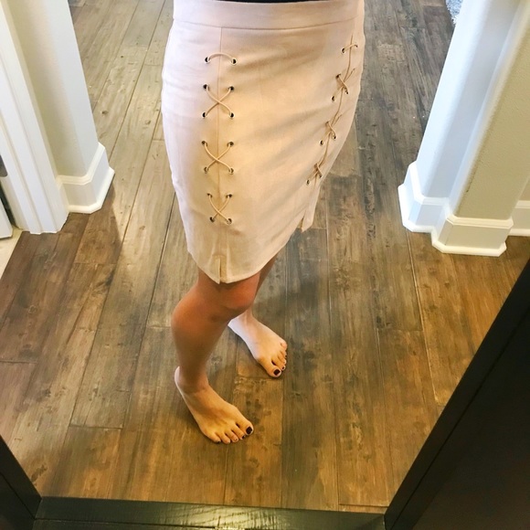 Last 1! Blush pink micro fiber mini skirt - Picture 4 of 5